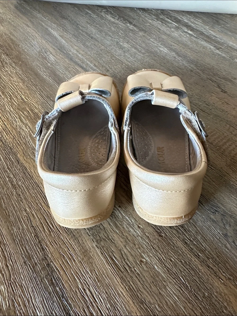 L'amour Emma classic bow t strap
